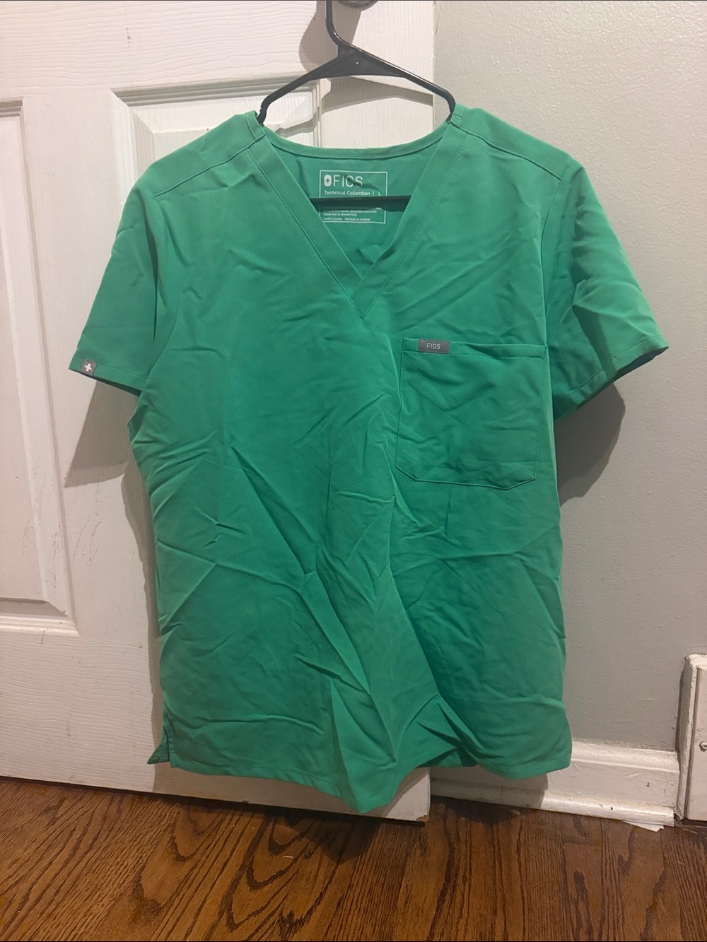 Figs Women’s V-Neck Scrub Top in Green